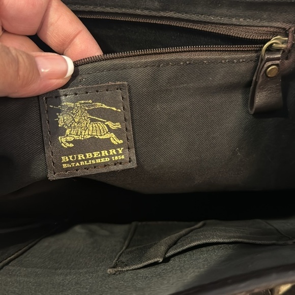 Vintage Burberry in PVC Leather - Picture 9 of 10